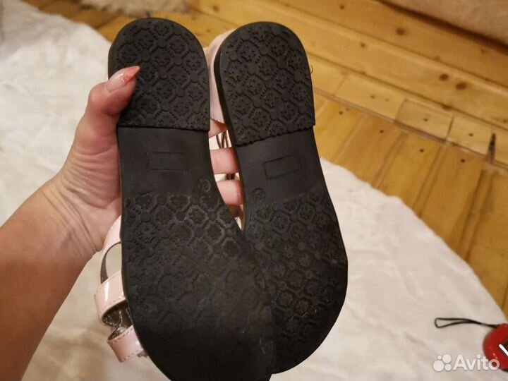 Босоножки для девочки новые 33
