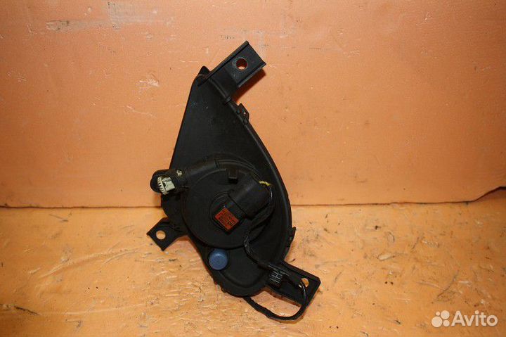 Фара противотуманная левая BMW E90/E91 2005