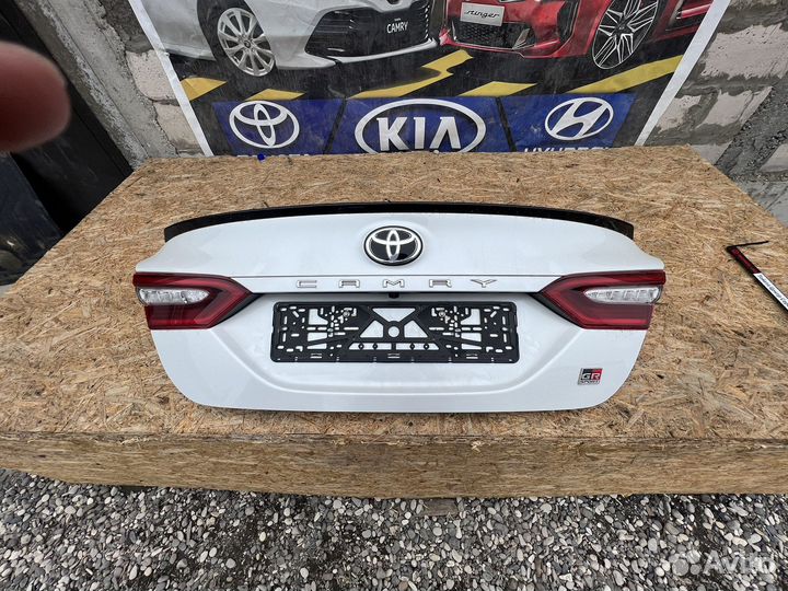 Крышка богажника Toyota camry v70 GR