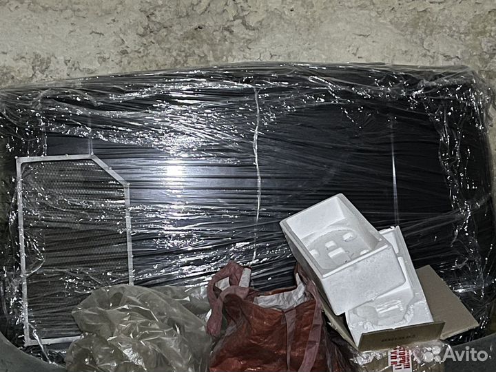 Подаю капот на ниву