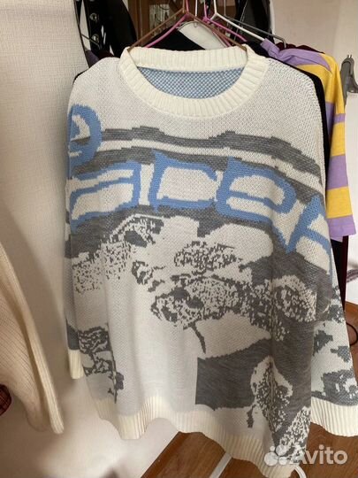 Свитер оверсайз белый с принтом