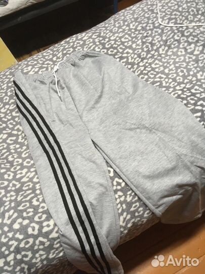 Спортивные штаны с лампасами