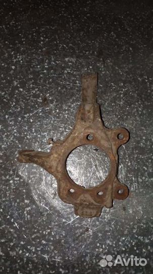 Кулак поворотный передний правый Nissan Tiida C11