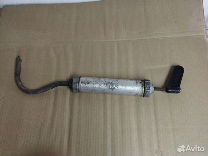 Шприц масленка для смазки узлов автомобиля