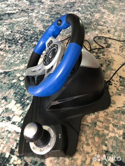 Игровой руль с педалями