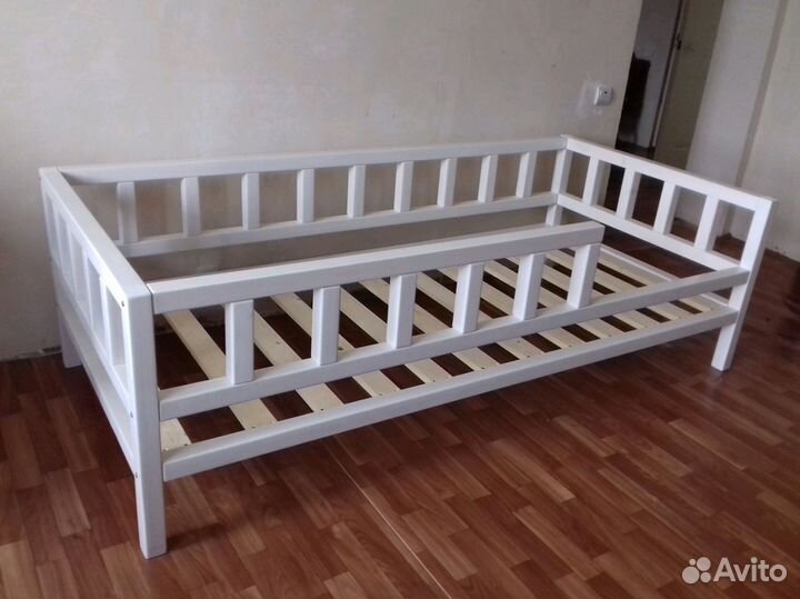 Кровать детская из массива сосны