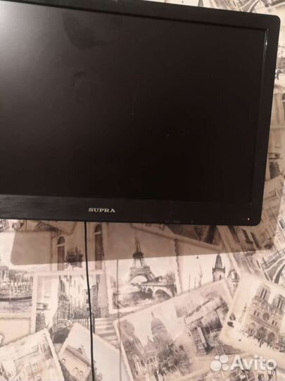 Телевизор с кронштейном