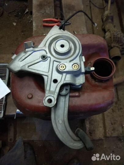 Педаль ножного тормоза mercedes w220