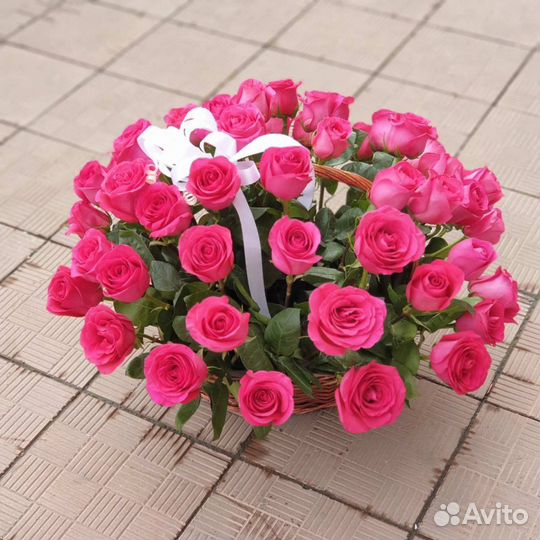 Цветы в корзине розы