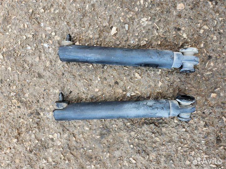 Амортизатор крышки багажника Bmw X5 E70 N62B48B