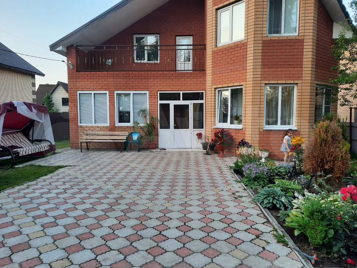 Коттедж 187 м² на участке 7,5 сот.