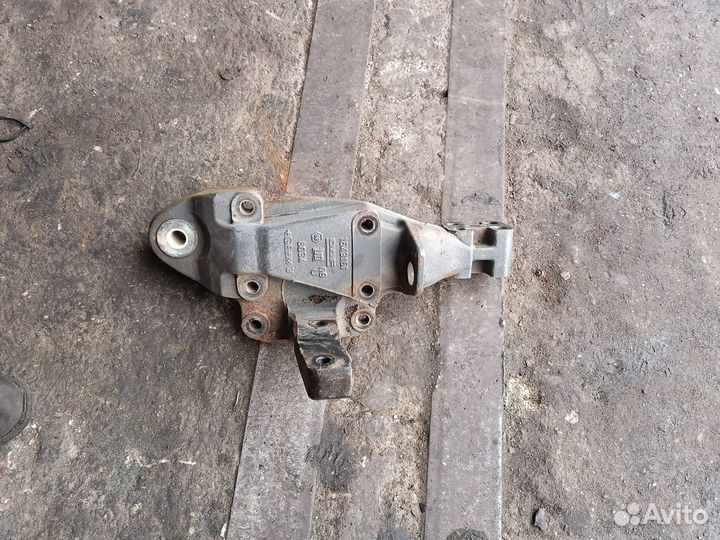 Кронштейн (крепление) DAF XF 105 2009 1643161