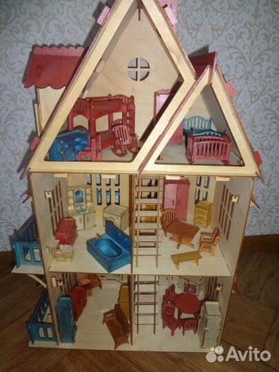 Кукольный домик с мебелью