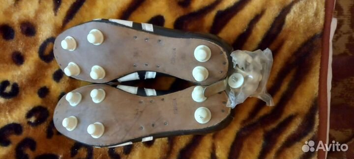 Футбольные бутсы и кимано