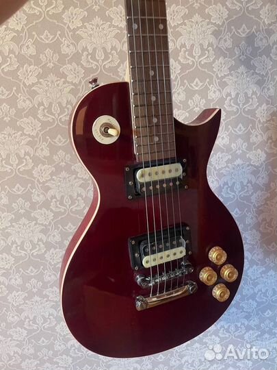 Крутая электрогитара с топовым комбоусилителем