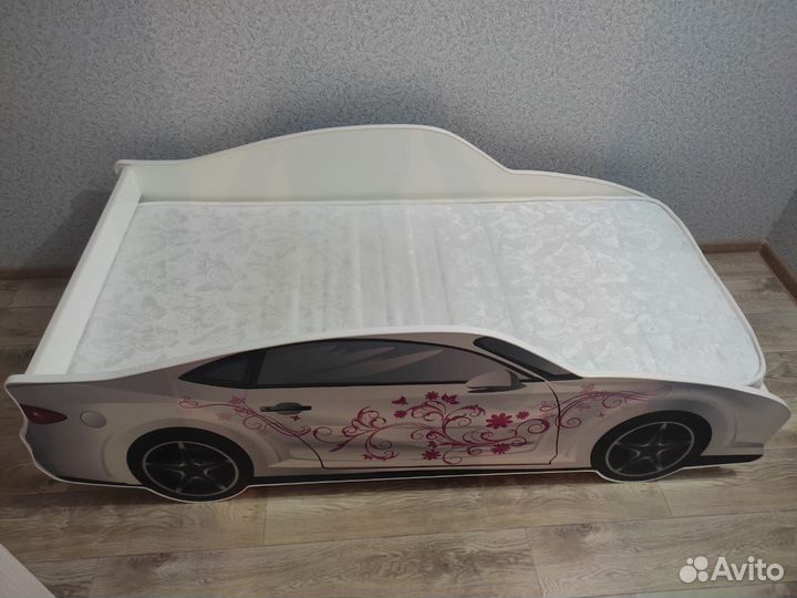 Детская кровать машинка