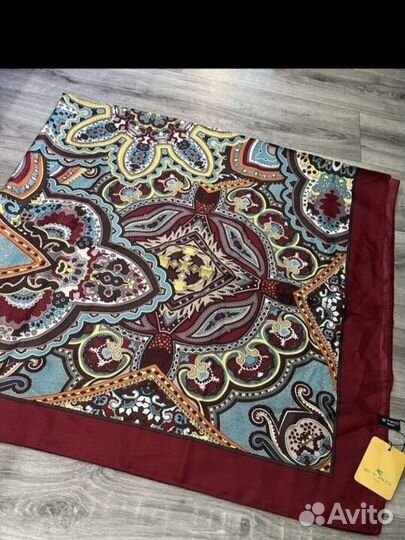 Большой шелковый платок Etro красный с узорами