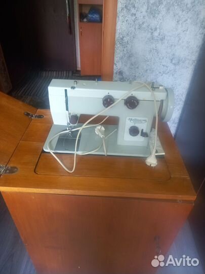 Швейная машина Чайка 2