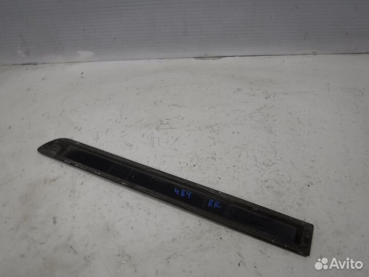Молдинг задней правой двери Skoda Yeti