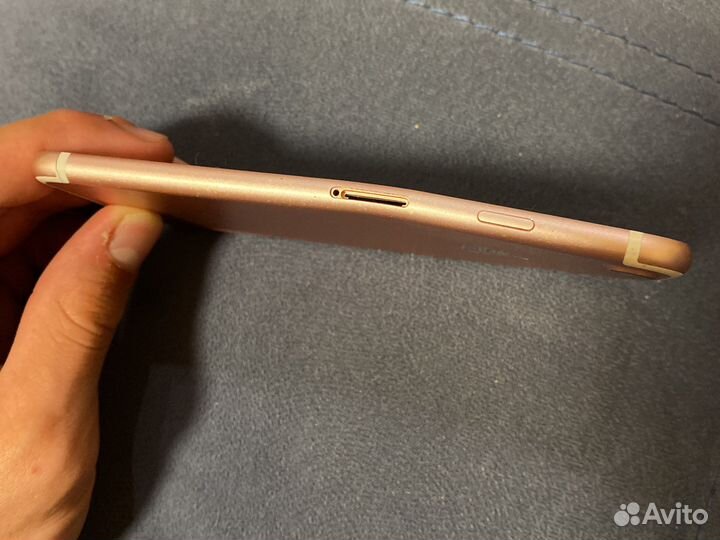 Запчасть для телефона iPhone 7