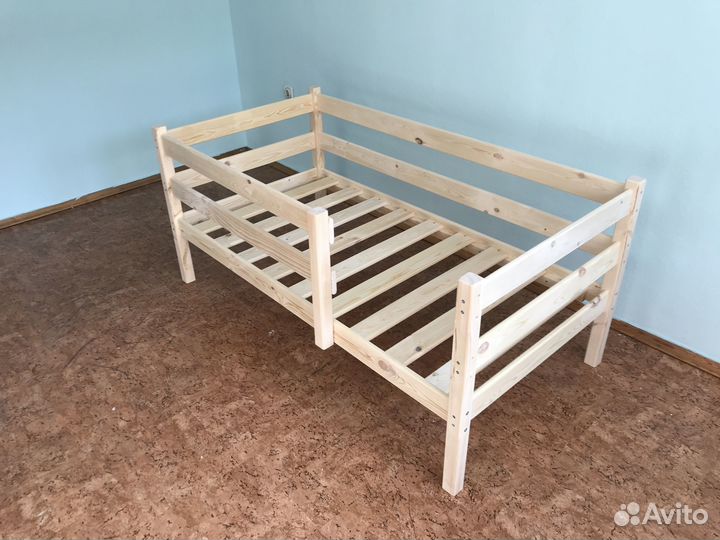 Детская кровать из массива сосны