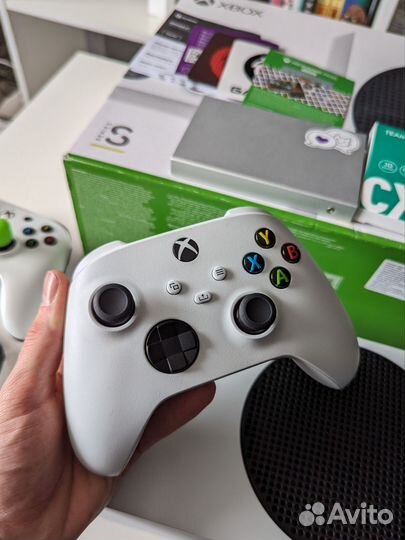 Xbox series s 2 геймпада