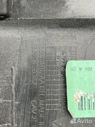 Обшивка центральной стойки правая Jeep Wrangler JL