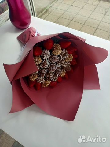 Сладкие съедобные букеты из клубники Краснодар