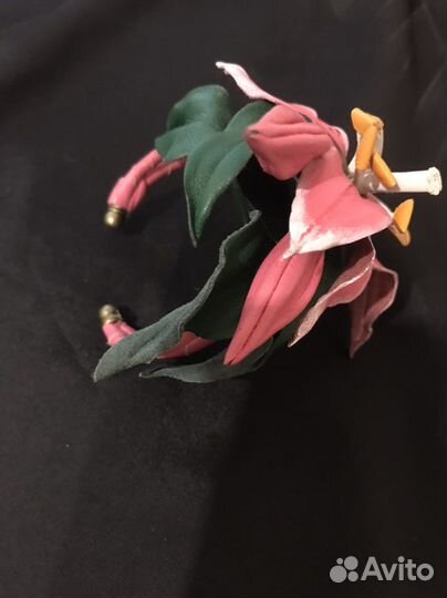 Украшение из кожи Лилии