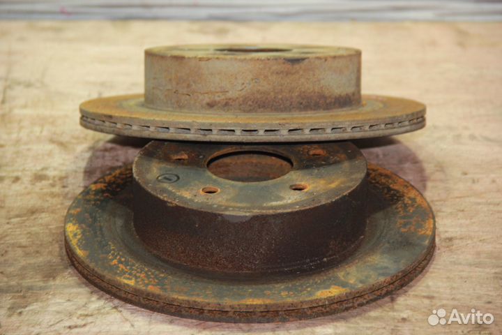 Тормозной диск зад c Nissan Primera TP12 QR20DE