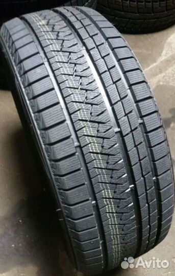 Triangle Trin PL02 235/40 R18 96V