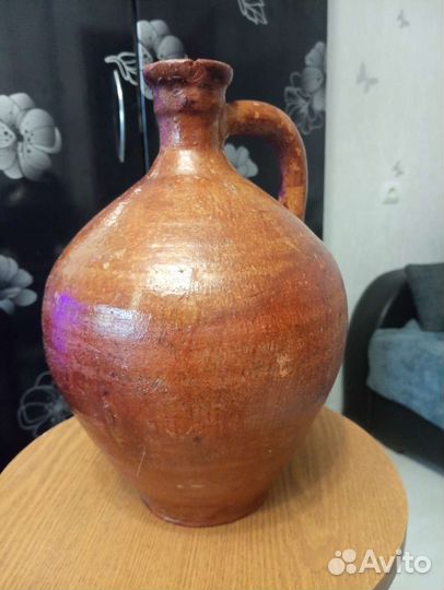 Глиняный кувшин старинный