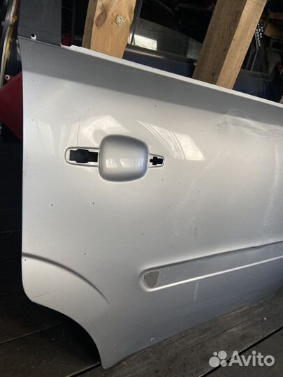 Дверь задняя правая Opel Zafira B 05-14г