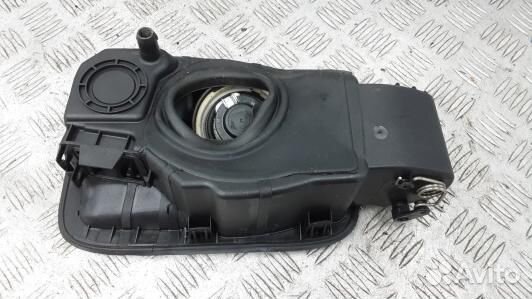 Лючок бака mercedes benz C-class W204 (2NN06IC01)