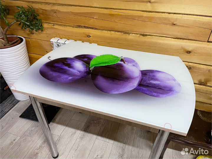 Стол кухонный