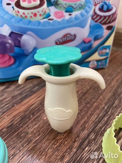 Набор play doh «фабрика тортов»