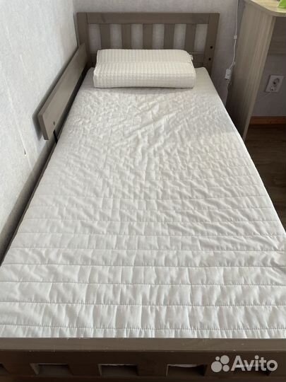 Детская кровать IKEA с матрасом, подушкой