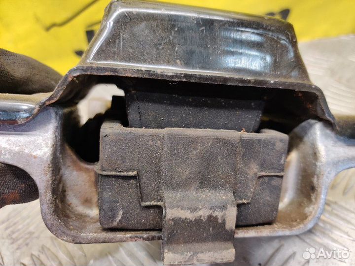 Подушка кпп Volkswagen Passat Variant B7 365 CCZ