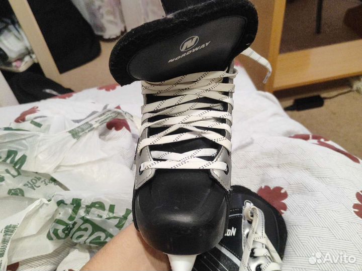 Хоккейные коньки