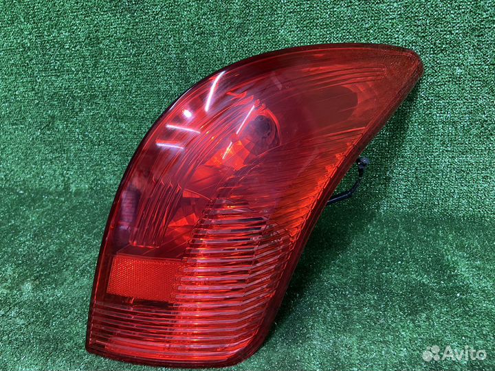 Фонарь задний правый Peugeot 308 универсал
