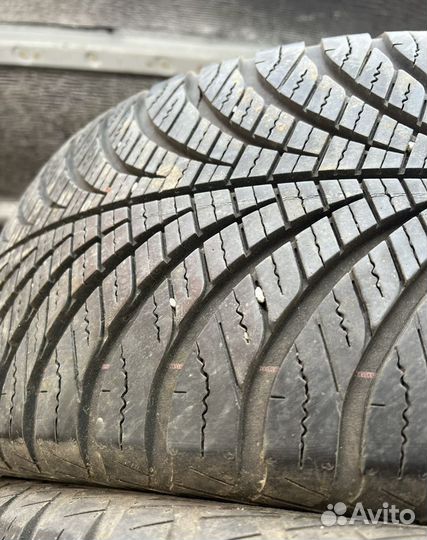 Goodyear Vector 4Seasons Gen-2 235/55 R17