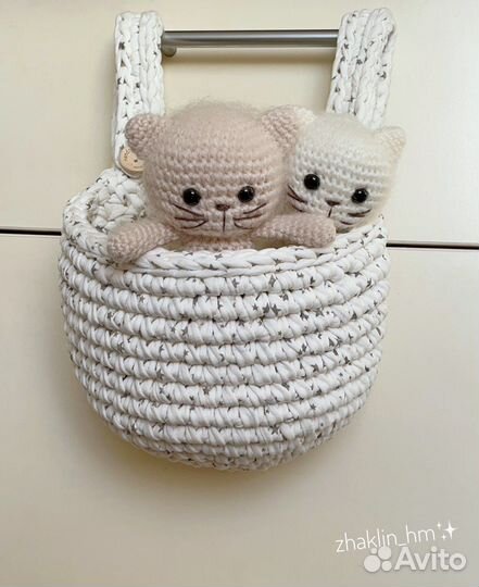 Вязаная корзина на детскую кроватку