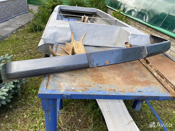 Деталь бампера Мерседес-124