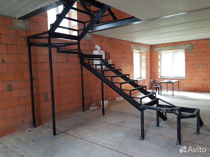 Металлическая лестница