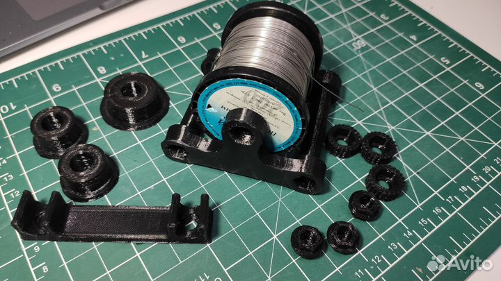 Держатель катушки с припоем