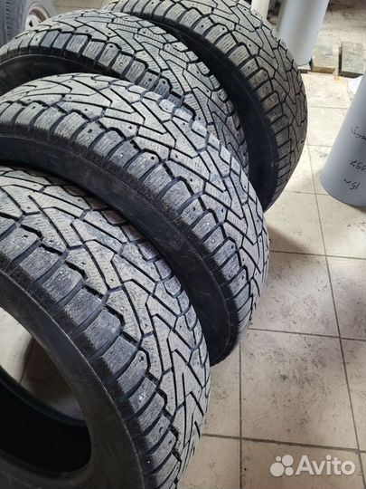 Pirelli P Zero 235/65 R17