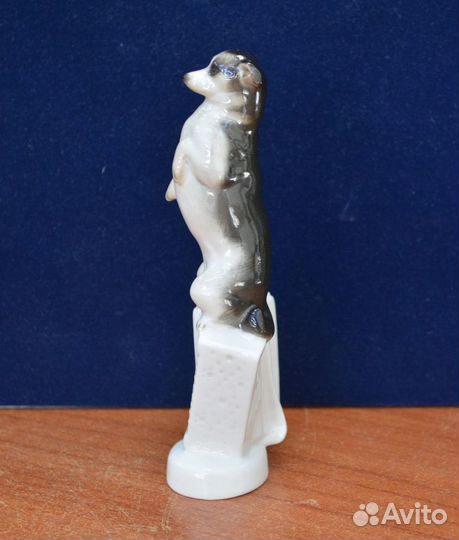 Фарфоровая статуэтка- собачка манюня. лфз. ифз