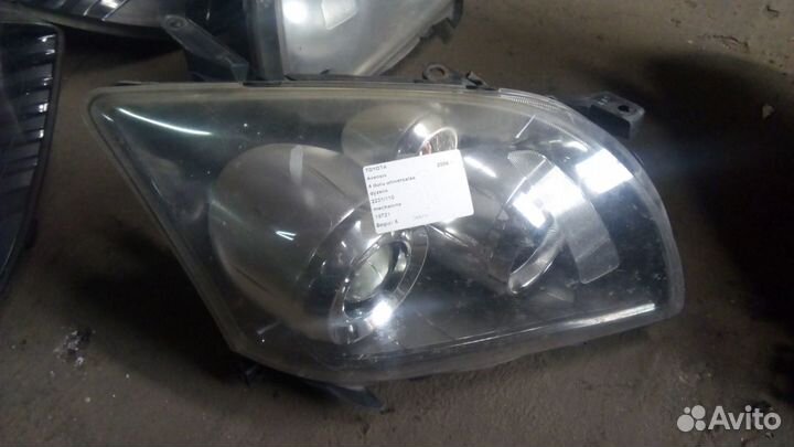 Toyota Avensis 2006 фара
