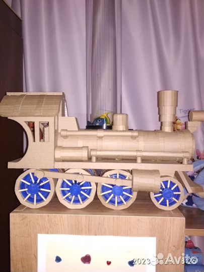 Паровоз из твердого картона