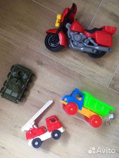 Машинки игрушечные